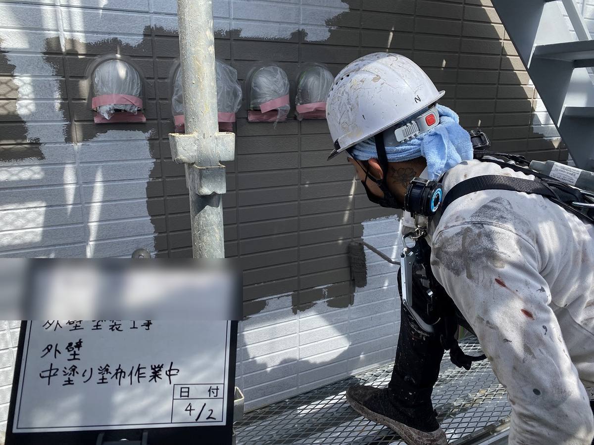 外壁塗装工事(タイル調塗装) 施工中