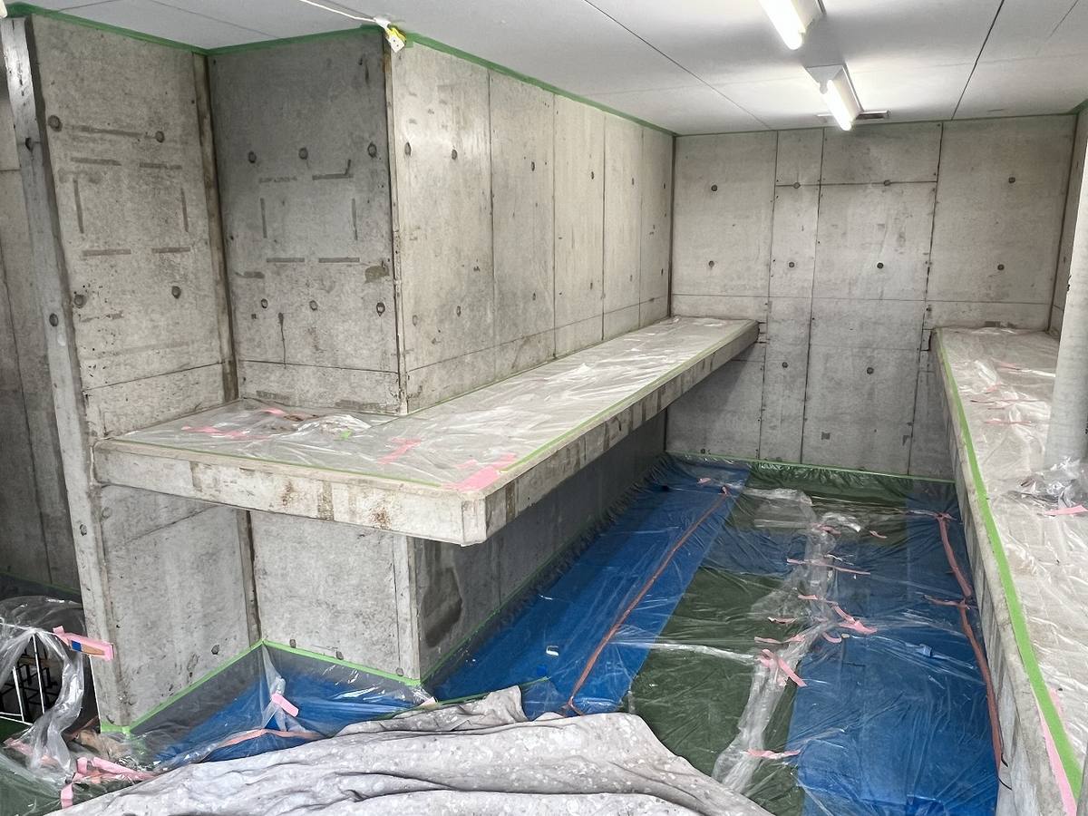 内壁塗装工事(ゴミ置場) 施工前