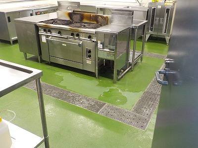 厨房床塗装工事 施工前