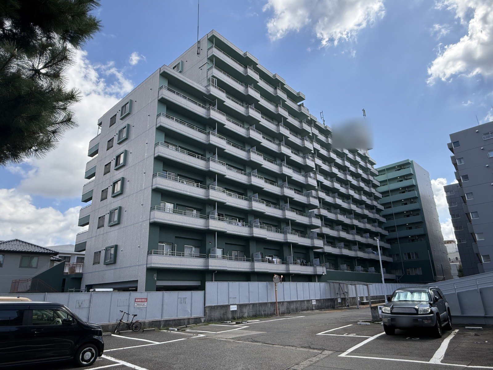 賃貸マンション 大規模修繕工事 施工後（バルコニー側）