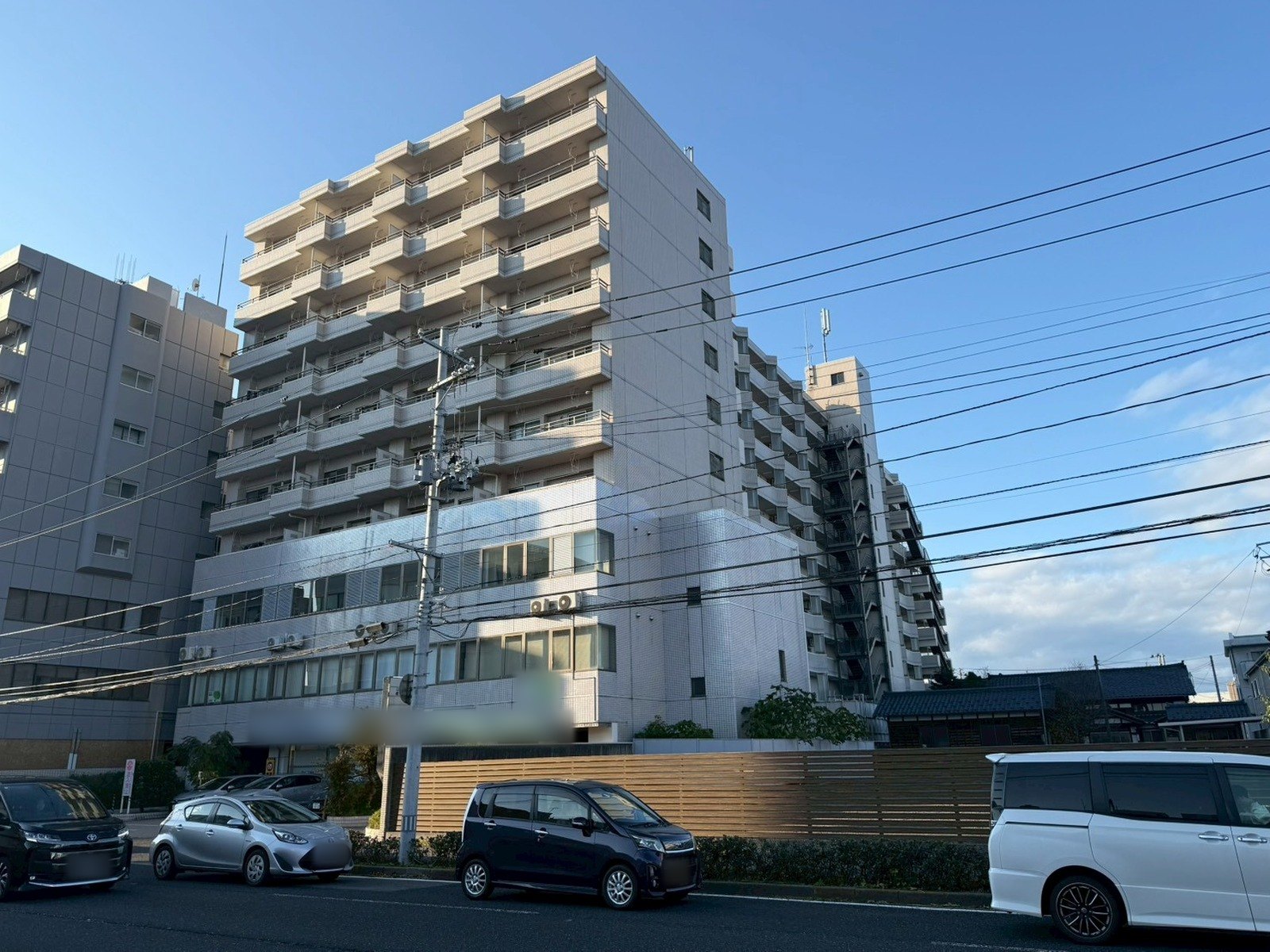 賃貸マンション 大規模修繕工事 施工前（道路側）